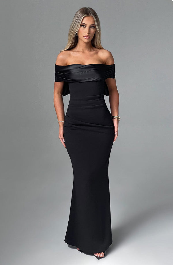 Elegant Noir Maxi Elbise