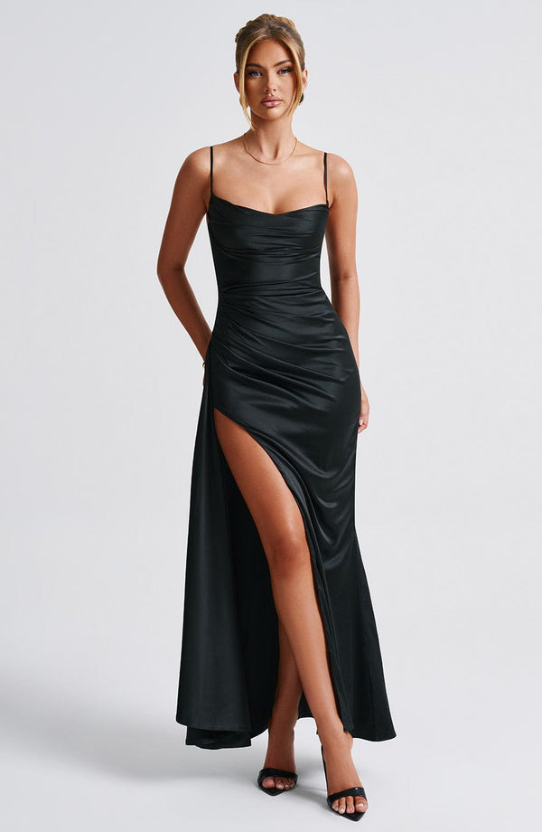 Noir Elegance Maxi Elbise