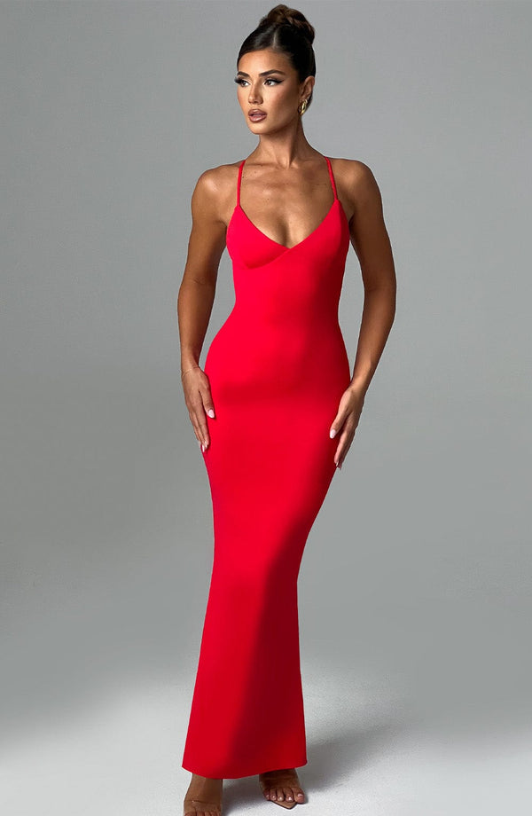 Scarlet Elegance Maxi Elbise